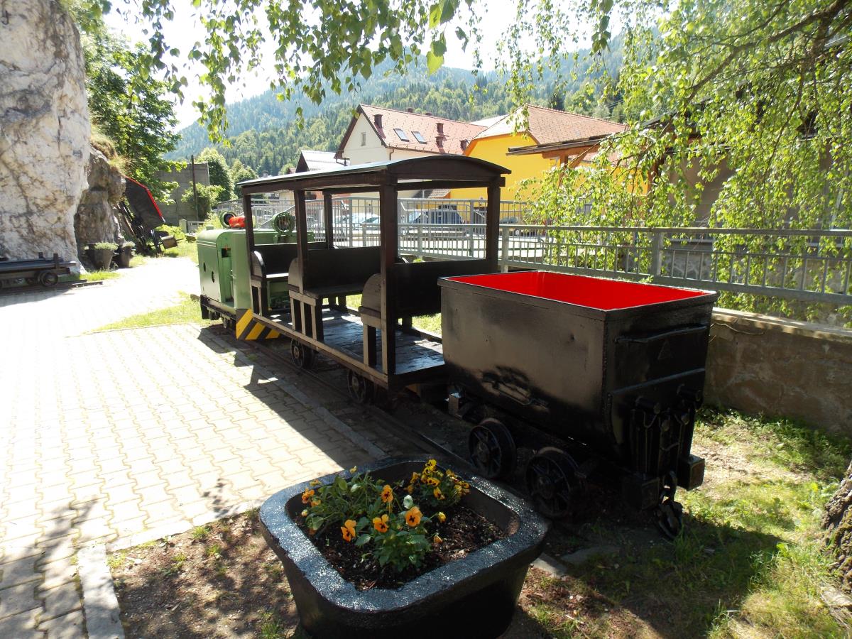 Mining collection in Črna