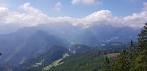 Panorama izpred jame Potočka zijalka Foto: Občina Črna na Koroškem