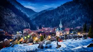 Pokopališče in župnijska cerkev sv. Ožbolta